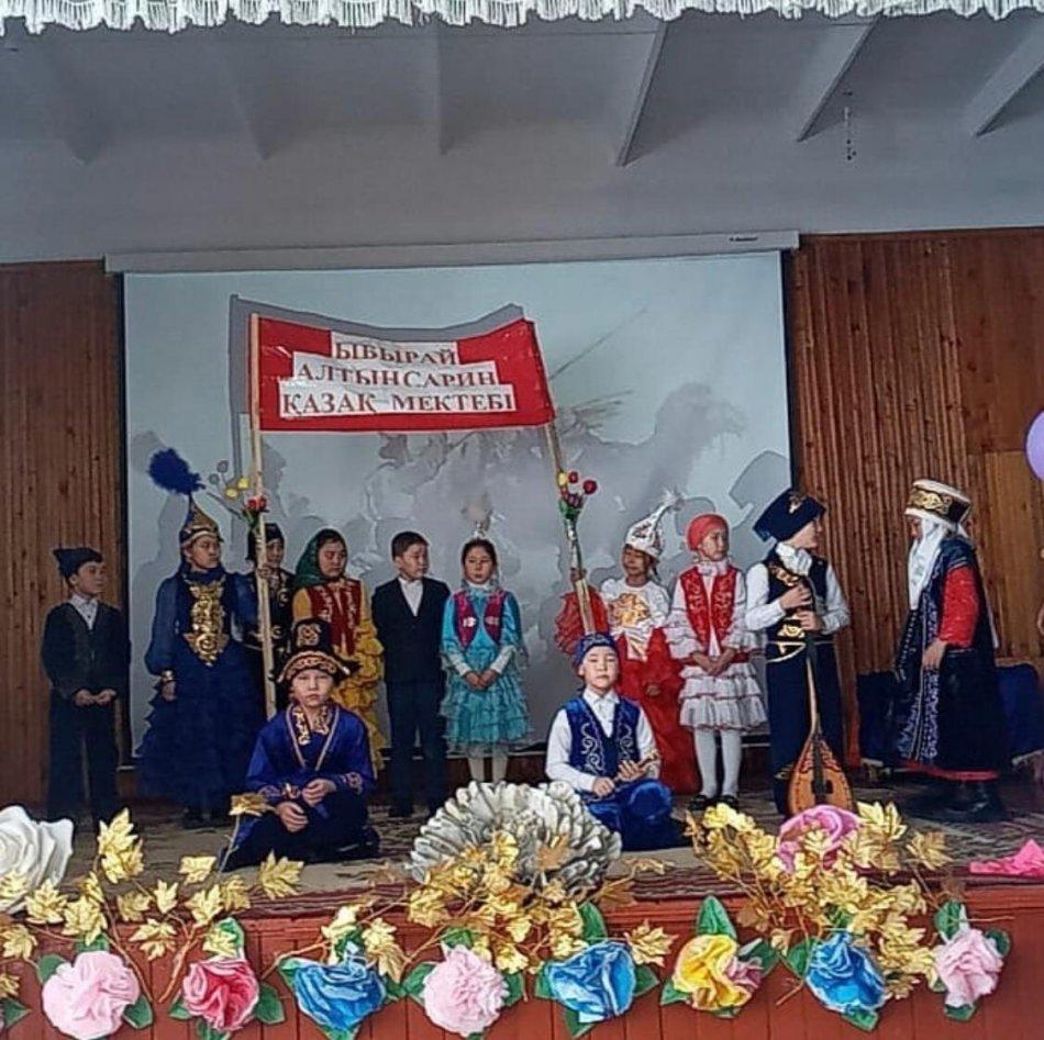 Қоңырау үнімен қазақ даласына білім әкеліп, балаларды мектепке шақырған, ұлы педагог, ағартушы, ақын, жазушы, қазақ арасында халықтық мектептер ашып, ағарту жұмысын белсенді жүргізіп, ұлы белестерді бағындырған Ыбырай Алтынсариннің 180 ж мерей той