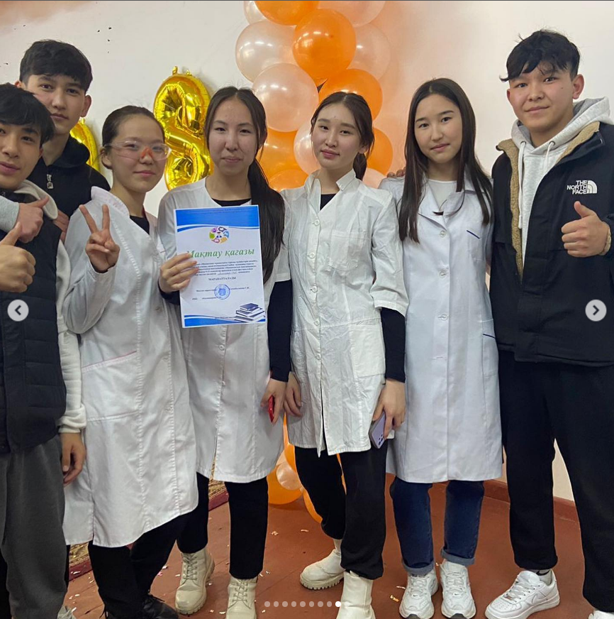 “Мамандығым - мақтанышым!” тақырыбында жоғары сынып оқушылары арасында сайыс болып өтті. Сайыс қорытындысы бойынша “Бас жүлде” - 11 “А” сыныбы иеленді