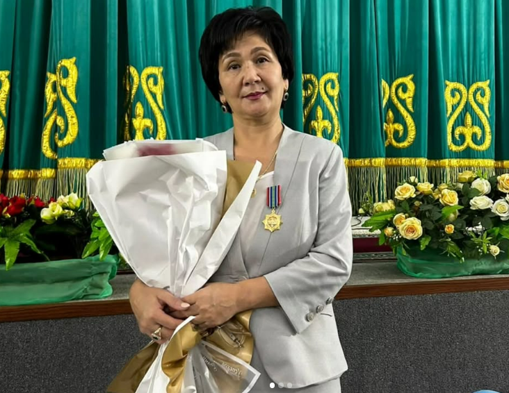 "Қордай ауданына сіңірген еңбегі үшін" төс белгісі