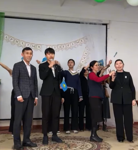 Қоғамдық гуманитарлық әдістемелік бірлестігінің «Тарихтың іздерімен: өткеннен болашаққа» тақырыбындағы апталықтың жабылу кеші өтілді