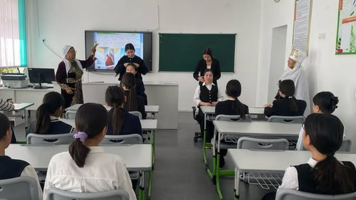 «Қыз жібек» «Әжелер кеңесінің» қатысуымен шеберлік сағатын өткізді.