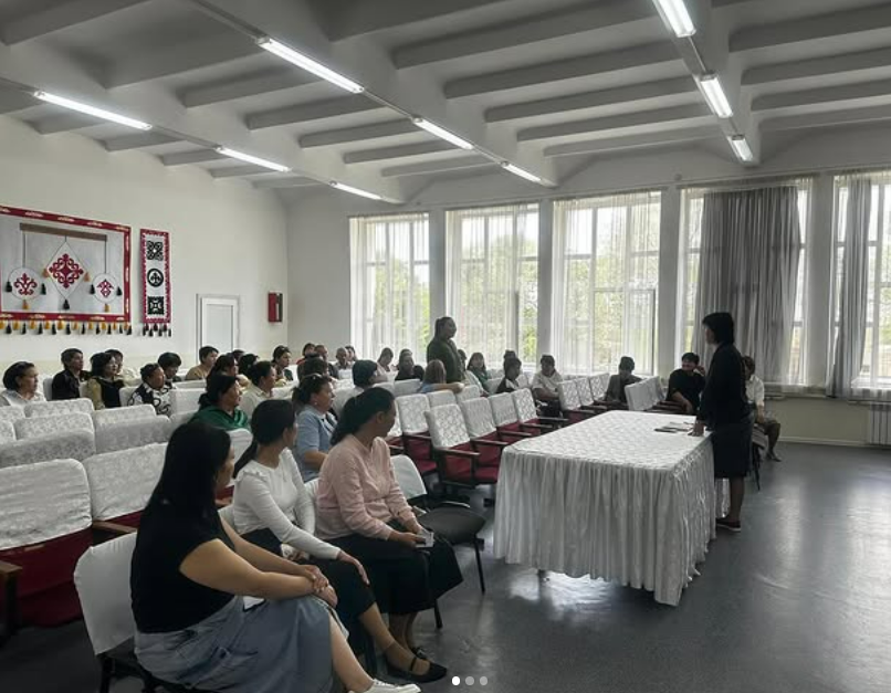 Бүгін мектебімізде оқу жылының аяқталуына орай бітіруші 4, 9 және 11-сыныптардың ата-аналарымен жиналыс өткізілді.